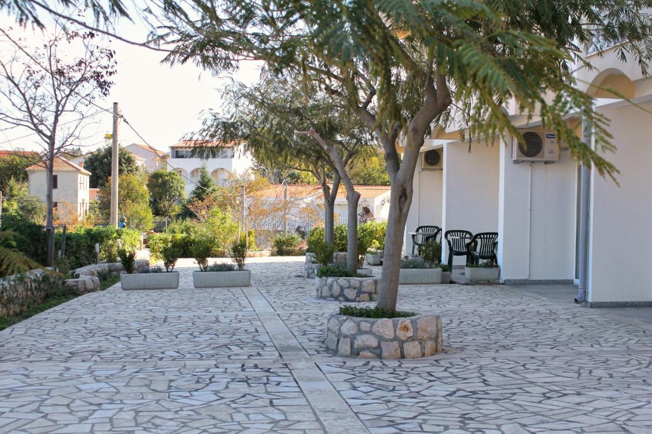 Apartments And Rooms By The Sea Vinjerac, Zadar - 3248 Zewnętrze zdjęcie