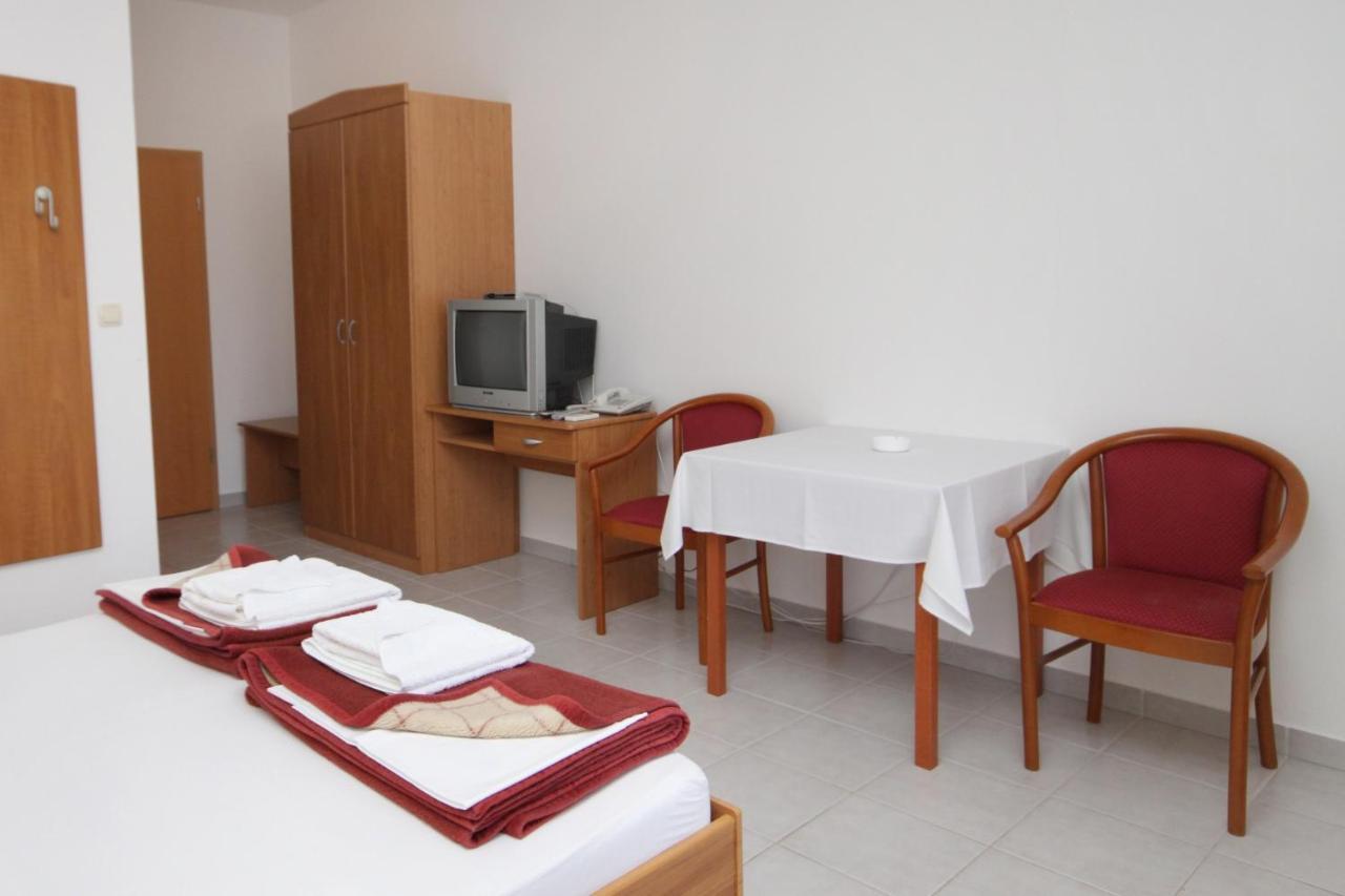 Apartments And Rooms By The Sea Vinjerac, Zadar - 3248 Zewnętrze zdjęcie
