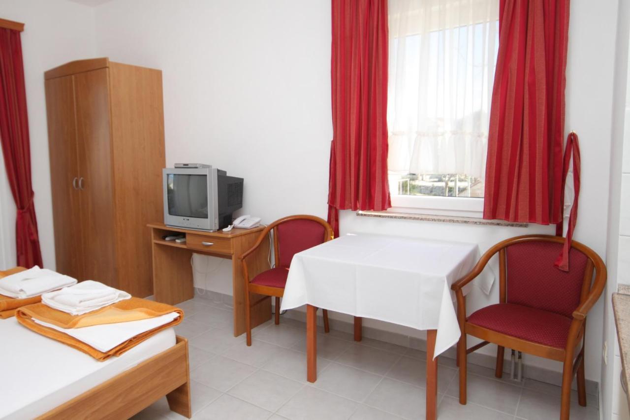 Apartments And Rooms By The Sea Vinjerac, Zadar - 3248 Zewnętrze zdjęcie